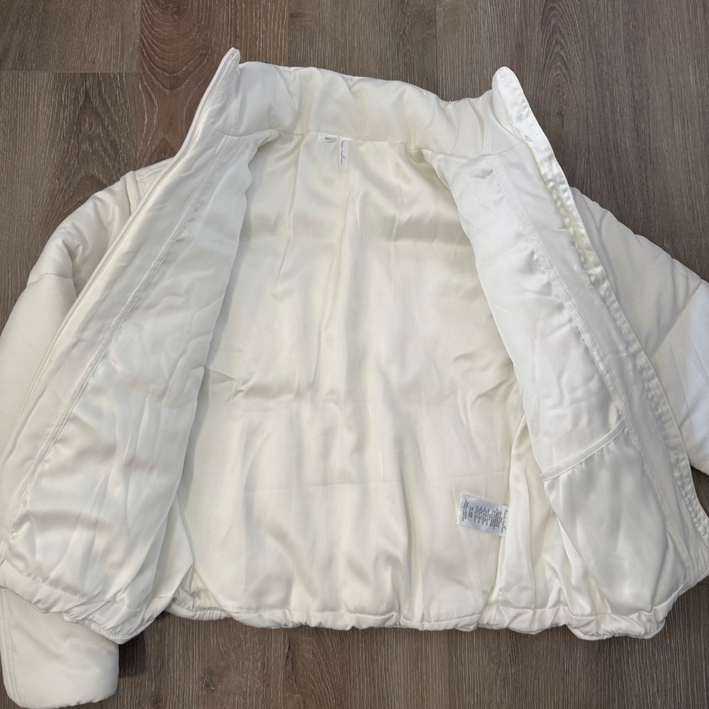 Mont Blanc Puff Jacket TravisMathew - Picture 7 of 14